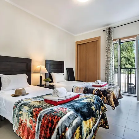 Patricia-dining Patio & Swimming Pool Апартаменты