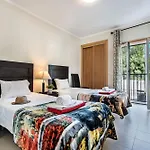 Patricia-dining Patio & Swimming Pool Apartman