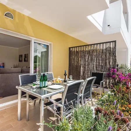 Apartmán Patricia-dining Patio & Swimming Pool *